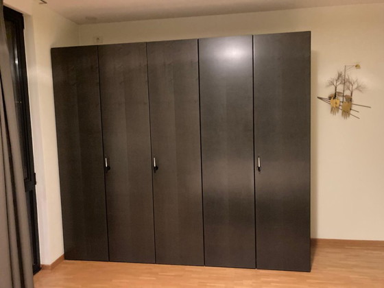 Image 1 of Grote design kleerkast 251 cm – petrol kleur – E.F. JONAS Meubelagenturen