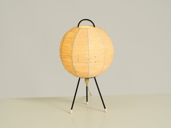 Image 1 of Beautiful mid-century modern tripod raffia table night lamp in very good vintage condition