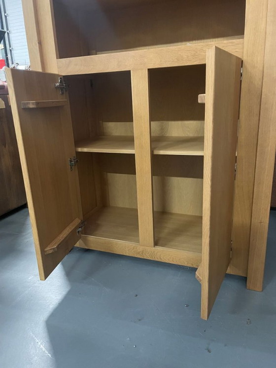 Image 1 of Moderner heller Eichenschrank