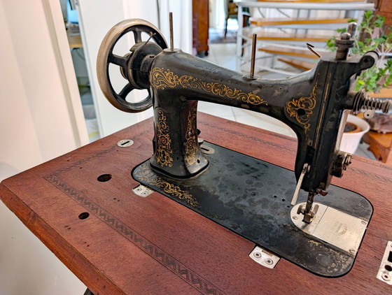 Ancien meuble de machine à coudre (circa 1900), Rothmann, Tables d'appoint, Fonte, Bois, Noir (photo 4 sur 12)