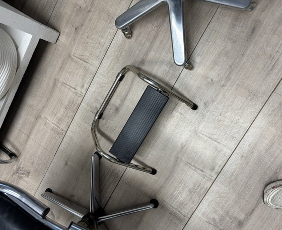 Friseurstuhl/Sattelhocker/Fußstütze – Stühle und Loungesessel, Chrom, Kunststoff (photo 3 of 5)