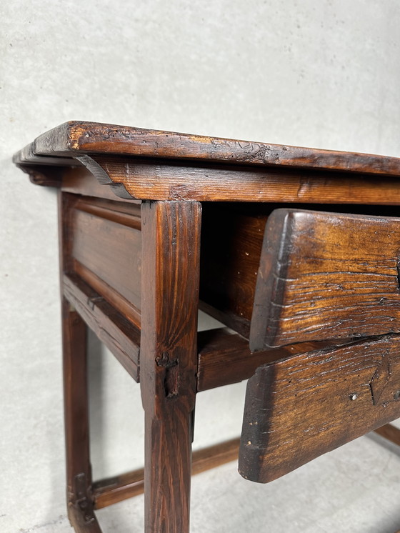 Image 1 of Table d'appoint coloniale espagnole ancienne