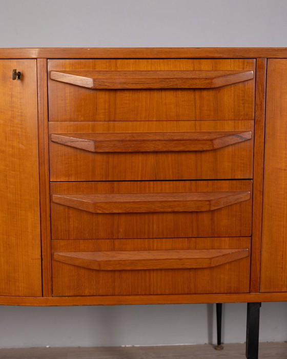 Image 1 of Vintage teakhouten dressoir uit de jaren 60 met wandmontagesysteem, Italiaans design.