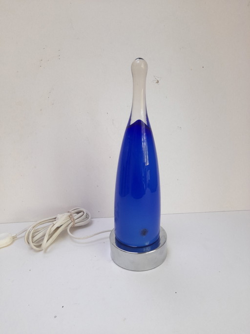 Lámpara de mesa de cristal azul y metal de los años 90