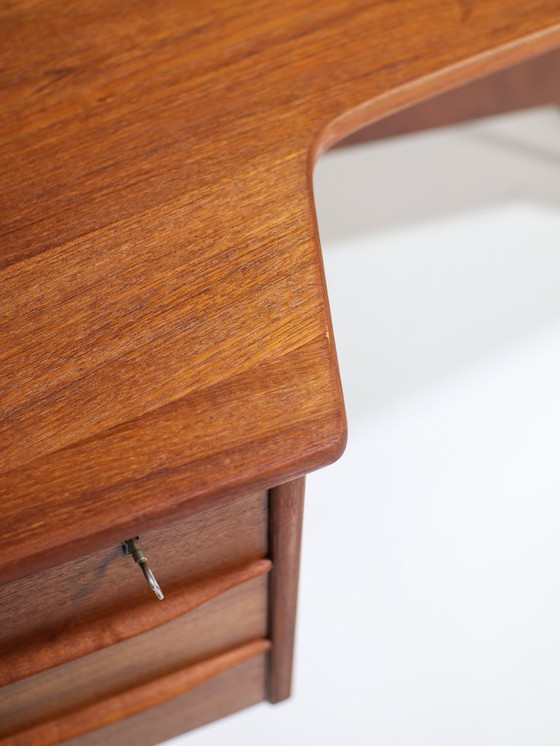 Image 1 of Freistehender Schreibtisch „Boomerang“ von Peter Løvig Nilsen