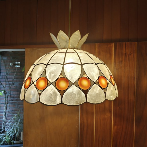 Vintage-Hängelampe aus Capiz-Muscheln mit Blumenkranz – 1970er Jahre