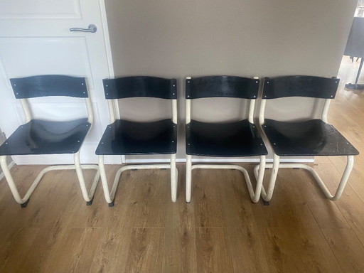 4 vintage Bauhaus stijl stoelen buisframe sledestoel