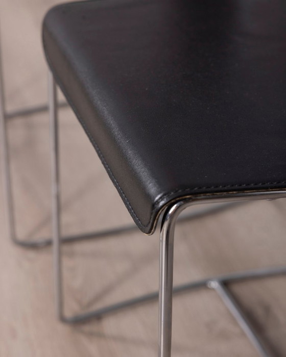 Image 1 of Een paar vintage leren stoelen uit de jaren 90, ontworpen door Segis Italia.