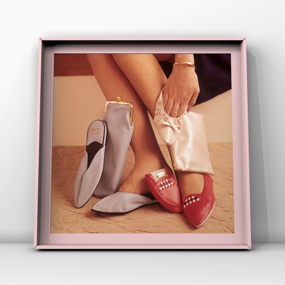1x Pantofole in viaggio — Fotografia di moda olandese, 1966 – Fotografie, Paper (photo 5 of 5)