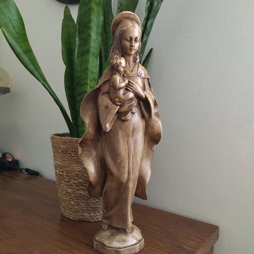 Plaster statue of the Virgin Mary and baby Jesus