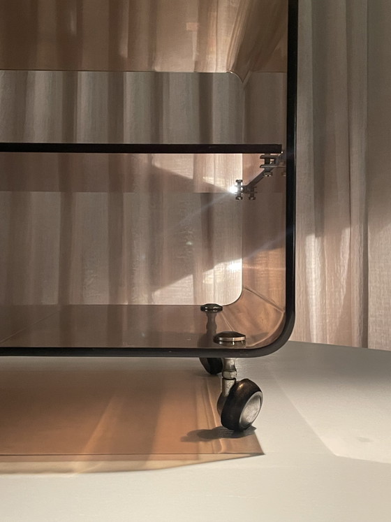 Carrello di servizio vintage in plexiglas color marrone fumo – Michel Dumas per Roche Bobois, anni '70 (photo 9 of 11)