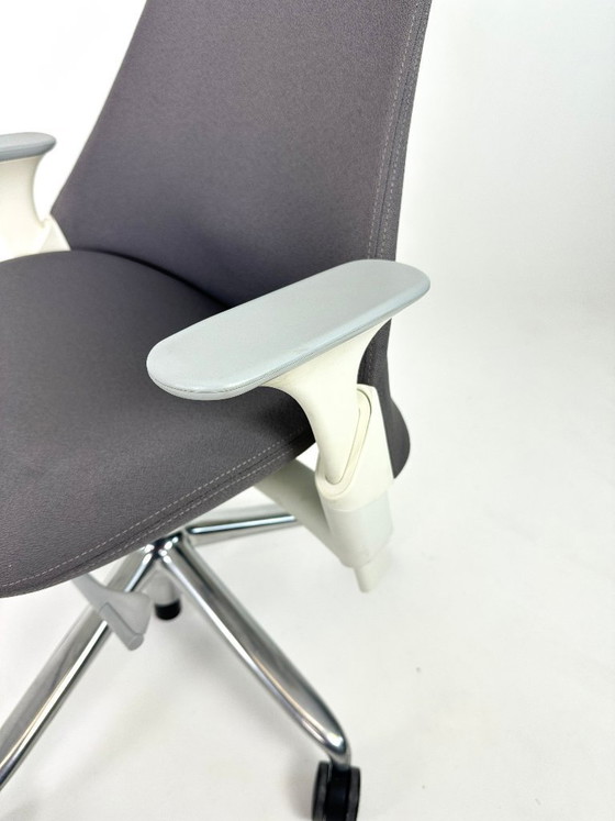 Image 1 of Heman Miller Sayl-Lehrstuhl