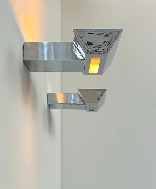 Een paar vintage wandlampen, chroom en mat glas, Frankrijk, 1980