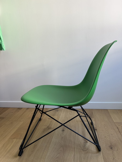 1 x Vitra Eames Side Chair LSR, Zwart Onderstel, Nieuwstaat