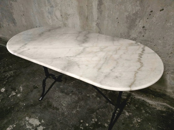 Table bistrot ovale en marbre blanc et piètement en fonte noire - 120 cm – Tables de salle à manger, Marble (photo 4 of 10)