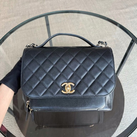 Image 1 of Sac Chanel Business Affinity Grand Modèle - 27 cm, cuir caviar matelassé noir, finitions dorées, Série 23