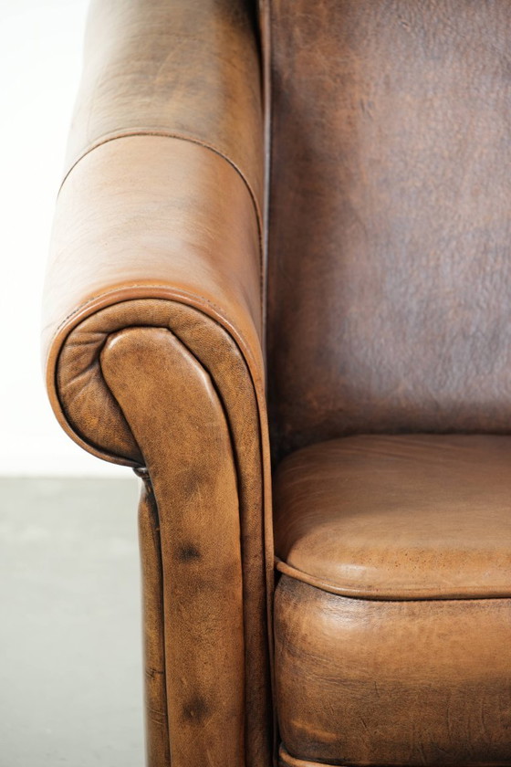 Image 1 of Fauteuil confortable en peau de mouton au style intemporel