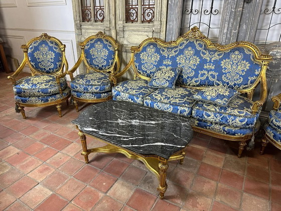 Image 1 of Salotto Luigi XV Rococò – Divano e poltrone dorate – Velluto blu – Oggetto da collezione