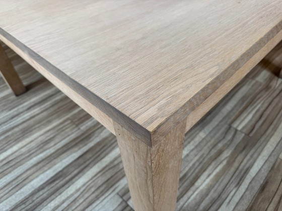 Image 1 of Table en chêne de prestige, une pièce maîtresse.