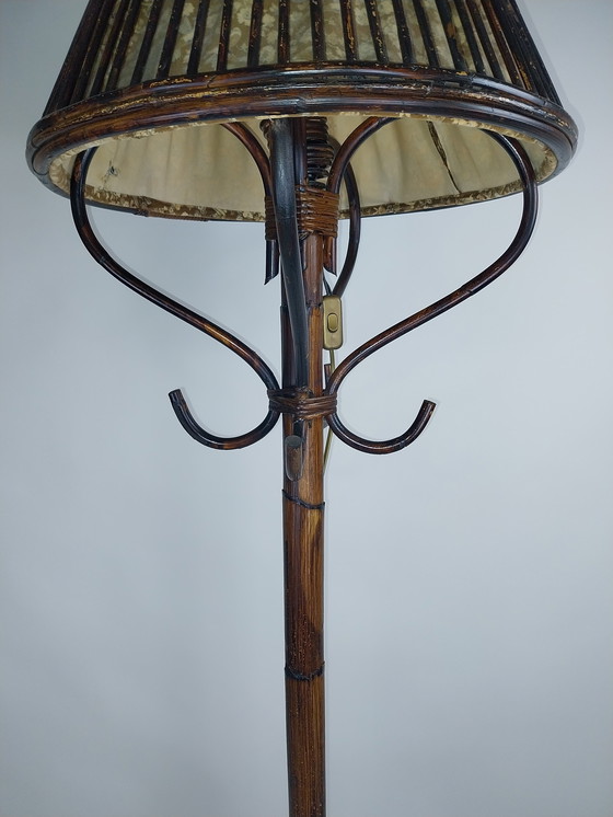 Image 1 of Lampadaire en bambou et osier des années 1970 fabriqué en Italie