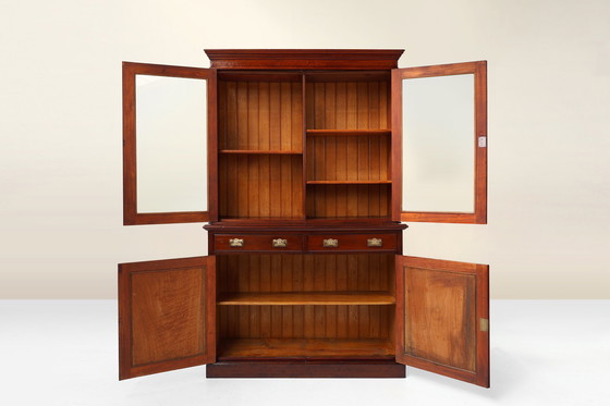 Image 1 of Vetrina o libreria in stile Art Nouveau in rovere con intagli e ante in vetro