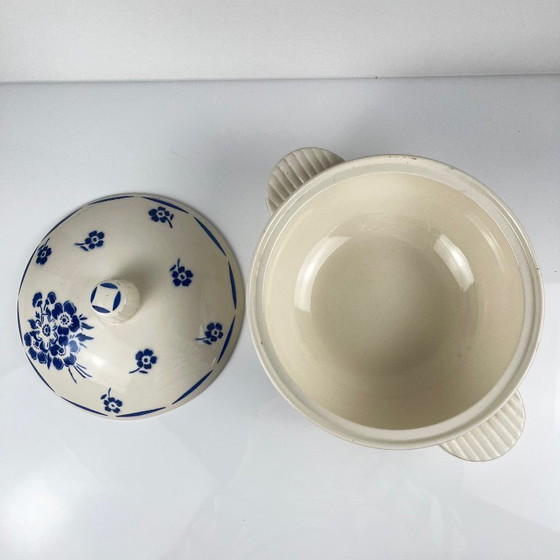 Image 1 of Badonviller semi-porseleinen terrine met blauw bloemenpatroon, begin 20e eeuw.