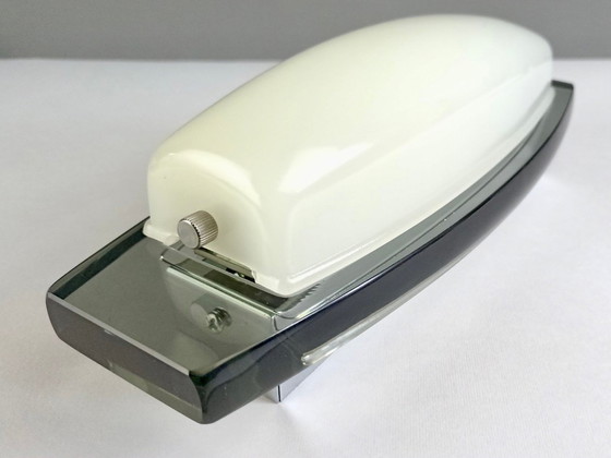 Image 1 of Veca attributable 1970s zeldzaam opaline glas en kristallen paar wandlampen.