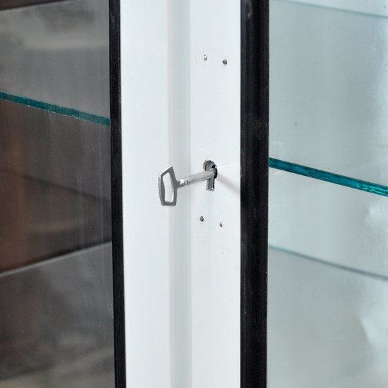 Image 1 of Armoire médicale vintage, années 1970