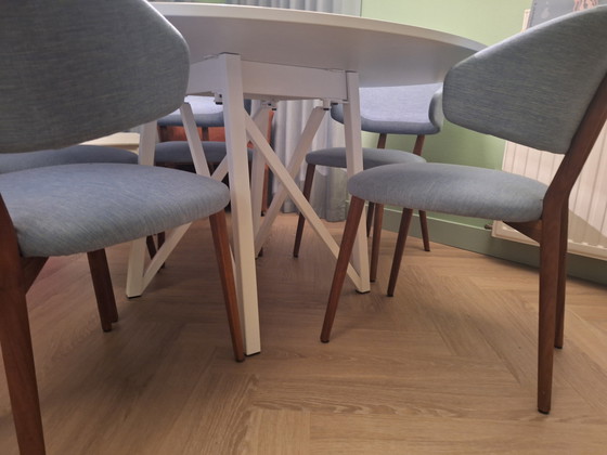 Image 1 of Round white table