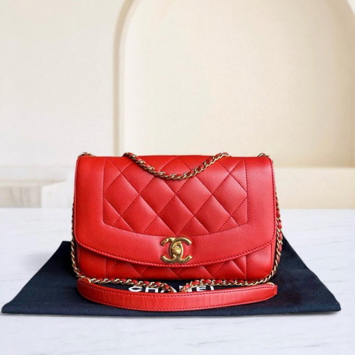 Chanel Diana Reissue Small - 22CM Gewatteerd Lamsleer Rood Goudkleurige Hardware Serie 20