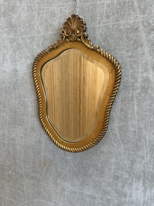 Vintage-Spiegel mit goldverziertem Wappen und facettiertem Glas