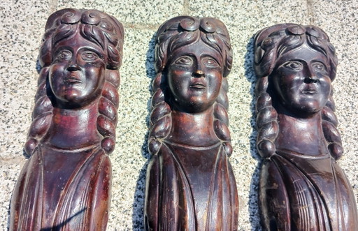 Cariatide scolpita in legno antico 3: Donna