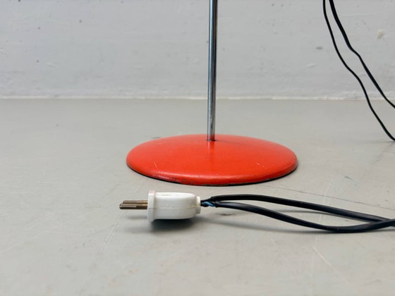 Image 1 of Minimalistische, futuristische vloerlamp van metaal uit de jaren 70.