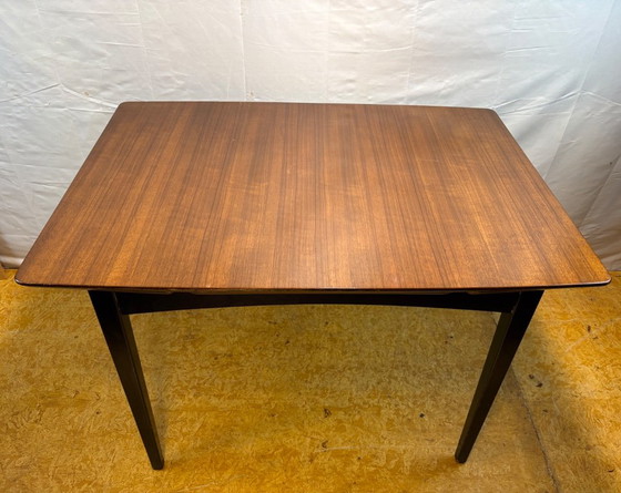 Salles à manger complètes vintage en teck du milieu du siècle | Table extensible & 4 chaises | Années 60 (photo 3 of 14)