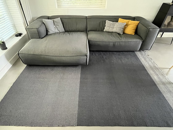 Image 1 of Mooi vloerkleed Muuto Varjo donkergrijs