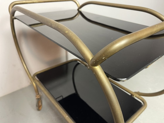 Elegante carrello bar in ottone e vetro nero di metà secolo, prodotto da Grünstadt, Germania, anni '50. (photo 11 of 15)