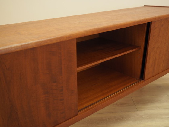 Credenza danese in teak degli anni '70 con ante scorrevoli e ripiani regolabili – Credenze, Legno (photo 11 of 12)