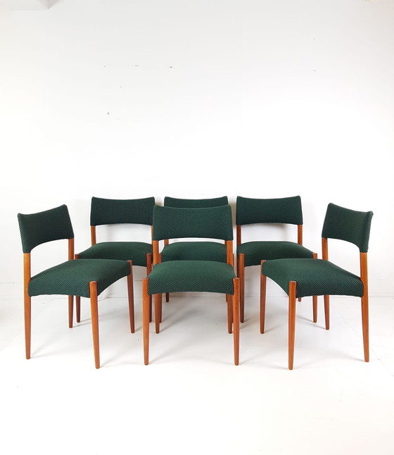 Image 1 of 6 vintage Deense stoelen nieuw gestoffeerd groene Grape 