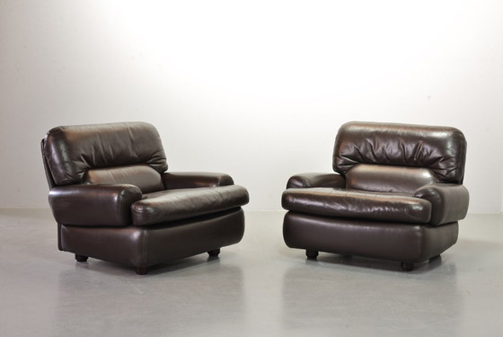 Image 1 of Set of 2 Comfortable Mid-Century Design Durlet Brutalist Lounge Chairs in Chocolate Brown Leather. Belgium, 1970s.