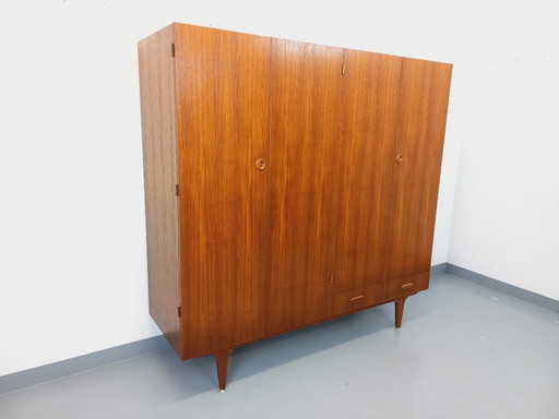 Armadio vintage in teak in stile scandinavo degli anni '60