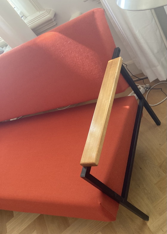 Design 3-Sitzer Sofa - Oranger Bezug - Schwarzes Metallgestell - Holzarmlehnen – 3-5 Sitzer Sofas, Textile (photo 6 of 10)