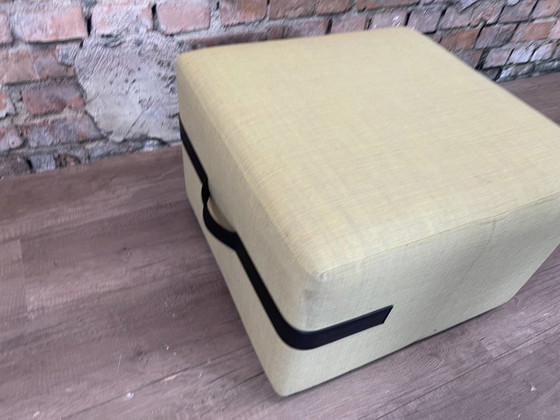 Image 1 of Pouf giallo