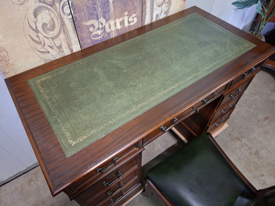 Image 1 of Classic Heldens desk, writing table. Desk with leather inlay and leather chair. Dimensions: 139x65cm and 79cm high.