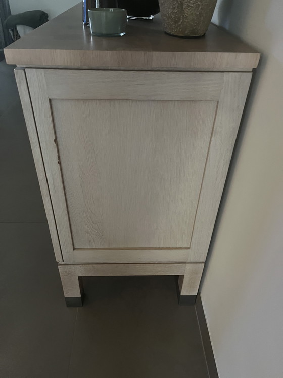 Image 1 of Eiken Massief Kopshouten Dressoir Met 4 Deure