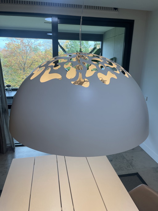 2x ronde witte hanglampen