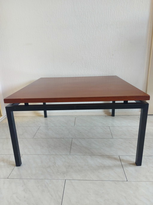Tavolino da caffè vintage con struttura in metallo nero