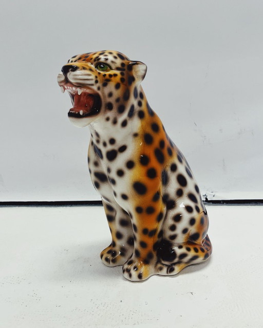 Leopardenskulptur aus Keramik