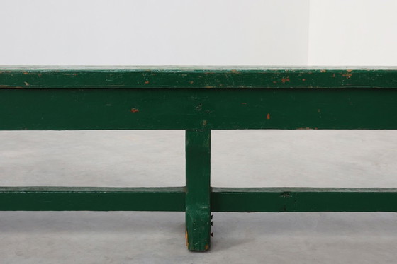 Image 1 of Rustiek primitief groen boerenbankje van massief eikenhout, Frankrijk ca. 1900