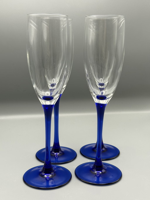 Set of 4 Luminarc champagne flutes made in France