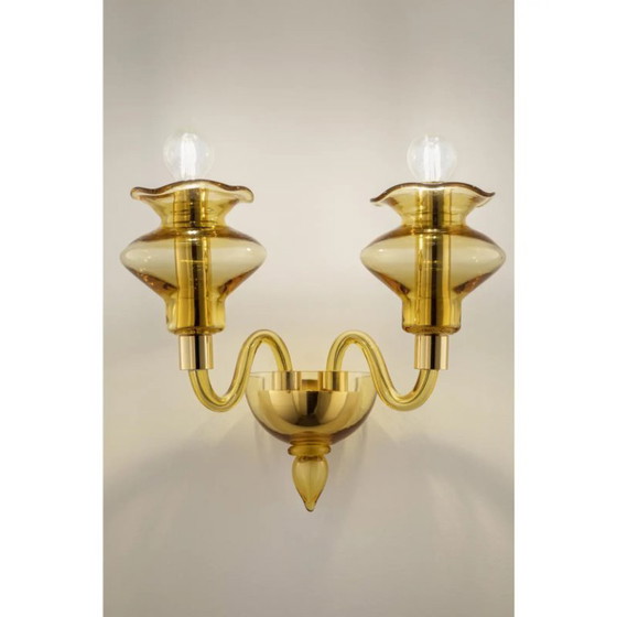 Image 1 of Applique moderna in vetro di Murano color ambra con elegante design lineare.